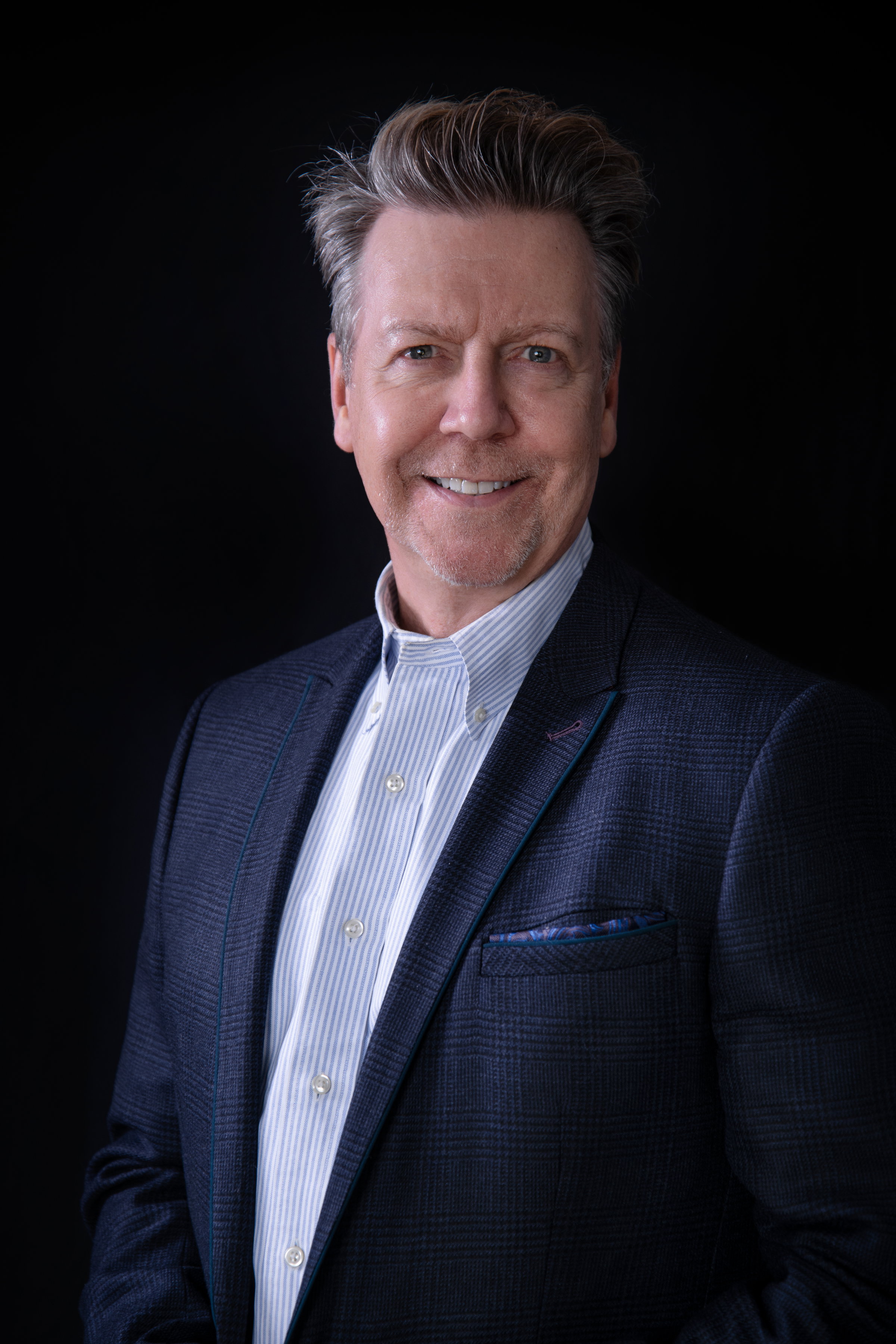 7a5a8d91-8e19-40a8-93d3-f9347ab4609d-headshots-Craig-Bruce-Business-Casual-Photo